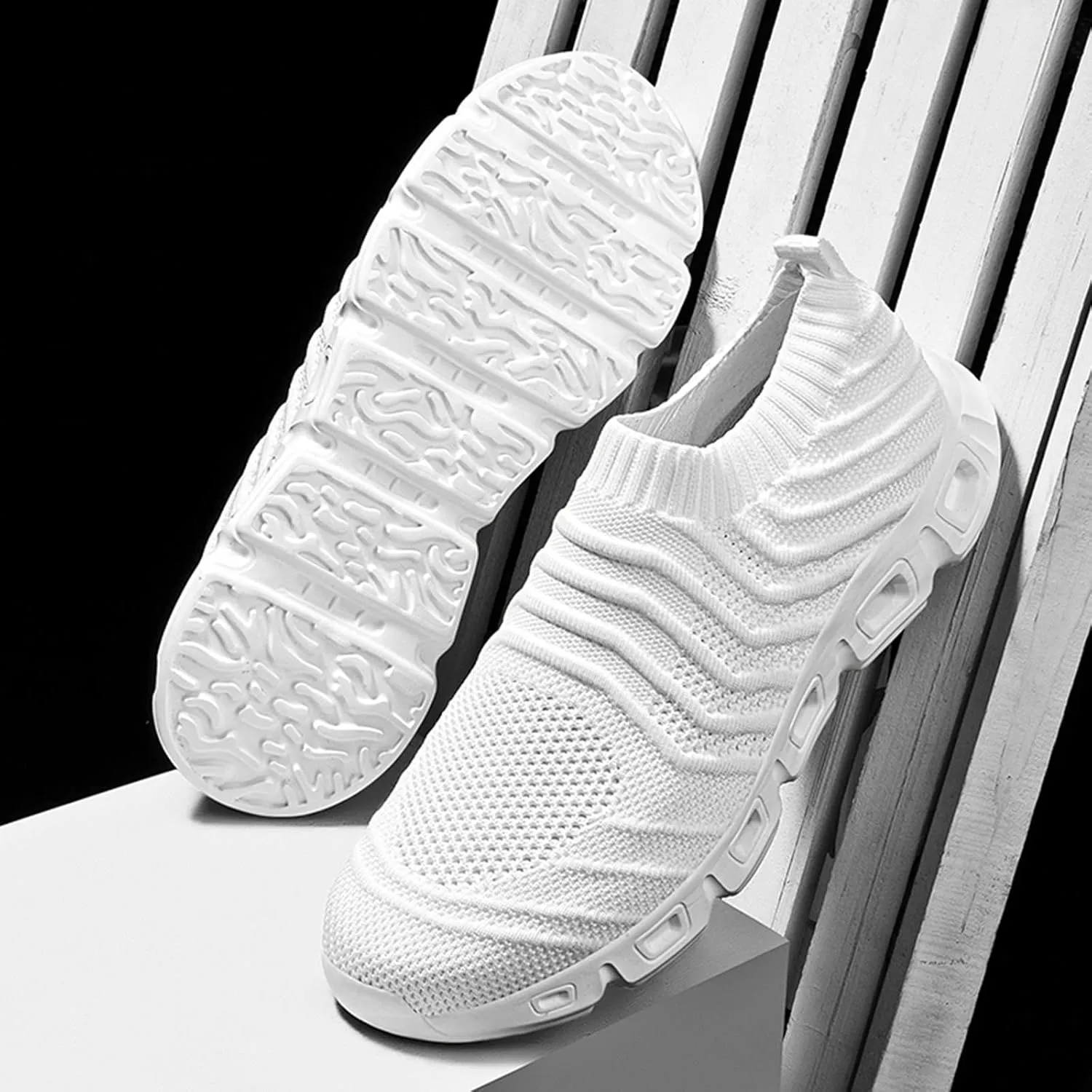 2025 New Men's Hollow Flying Woven Lightweight Breathable Comfortable Decompression Fashion Sneaker Booties for Men