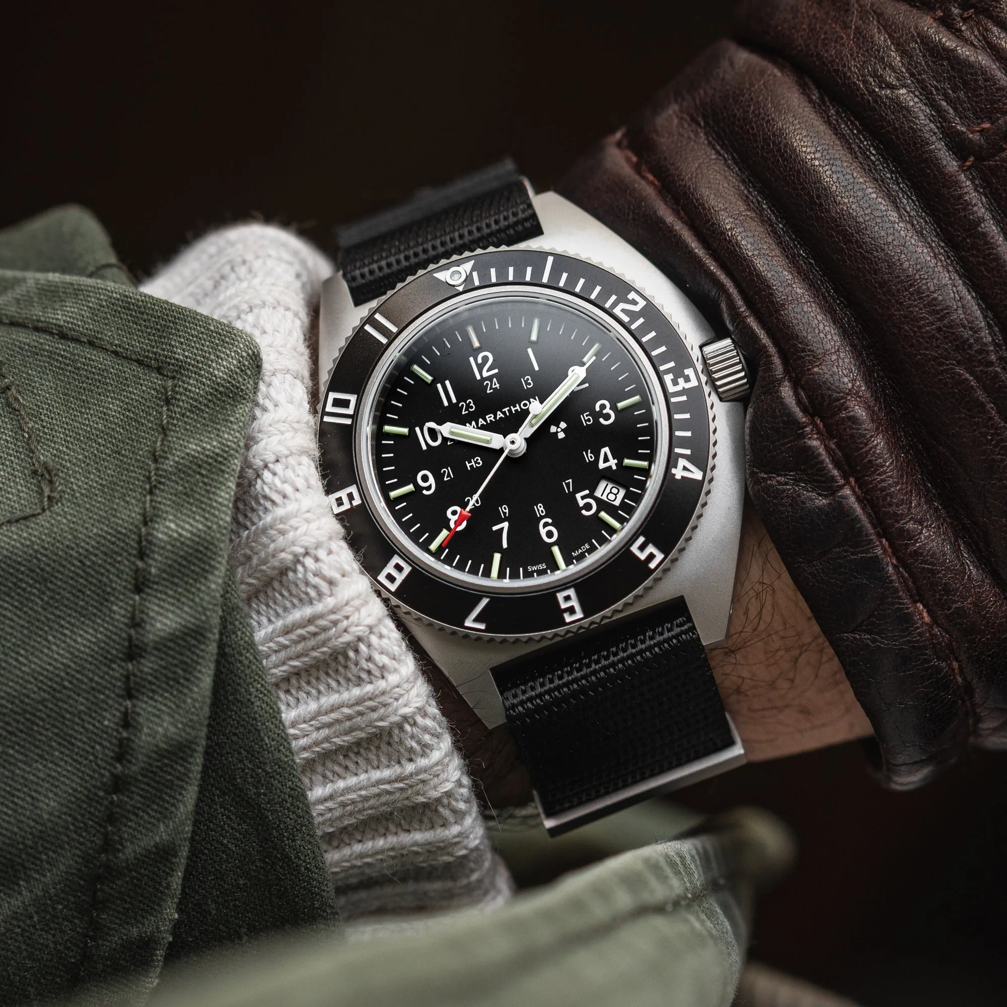 41MM STEEL NAVIGATOR W/ DATE (SSNAV-D) ON NYLON DEFSTAN
