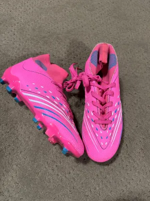 Dream pairs pink Soccer cleats - size Shoes:  2 & 2.5 (Little Kid)