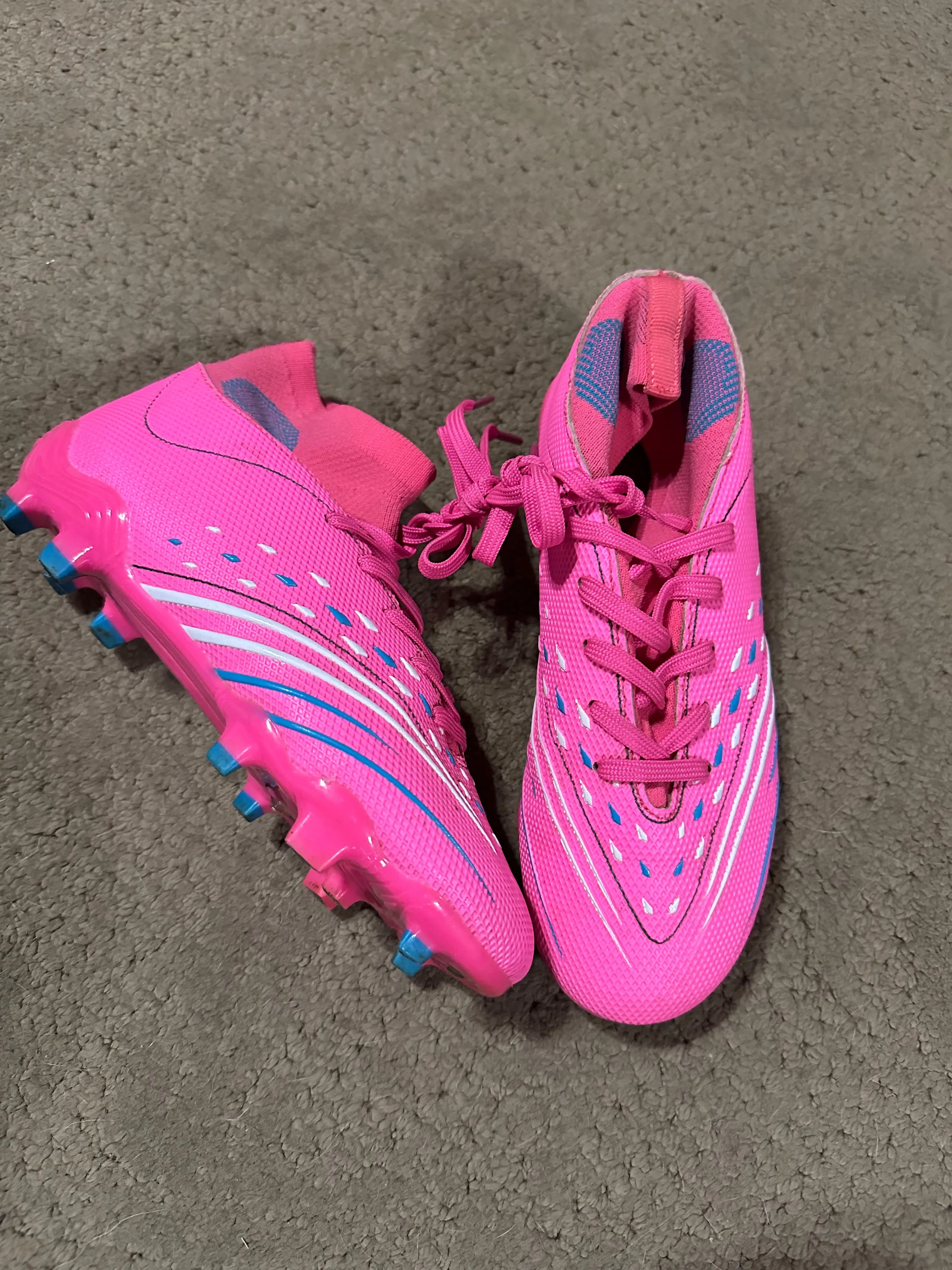 Dream pairs pink Soccer cleats - size Shoes:  2 & 2.5 (Little Kid)