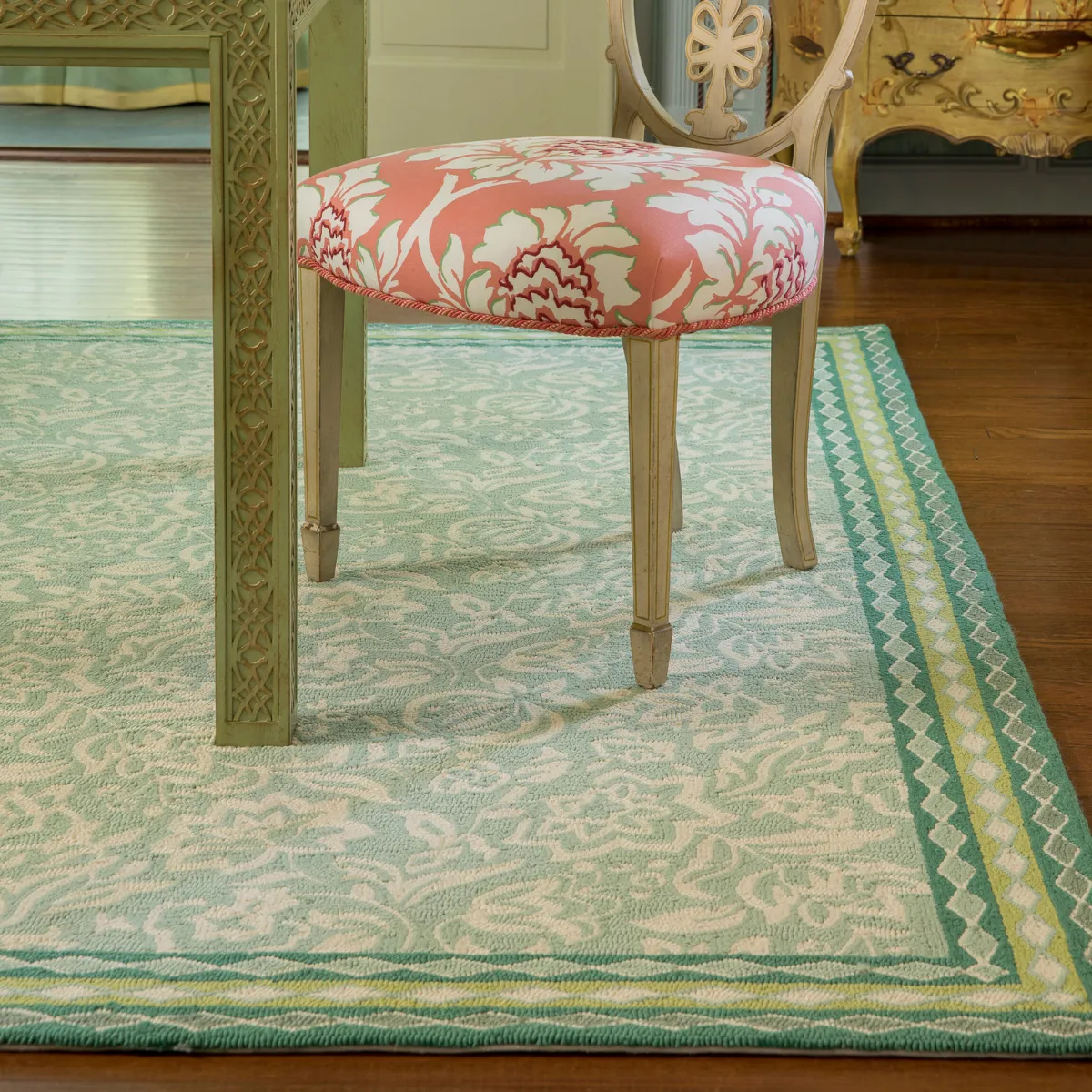 Hampton Court Green All-Weather Indoor/Outdoor Area Rug