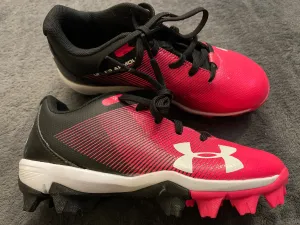 like new! pink under armour softball cleat - size Shoes:      13 & 13.5 (Little Kid)