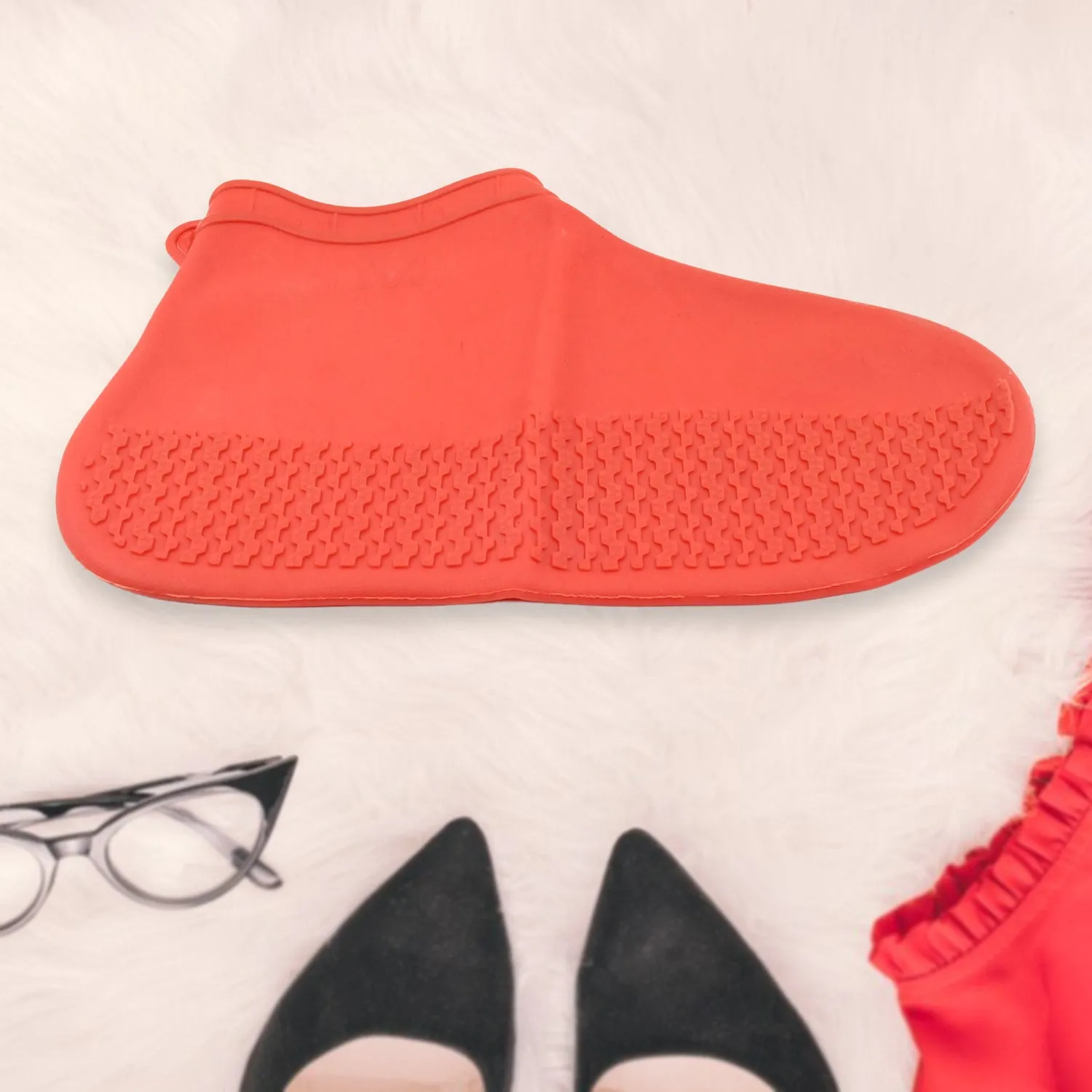 Medium Reusable Silicone Boot Covers (Red, 1 Pair)