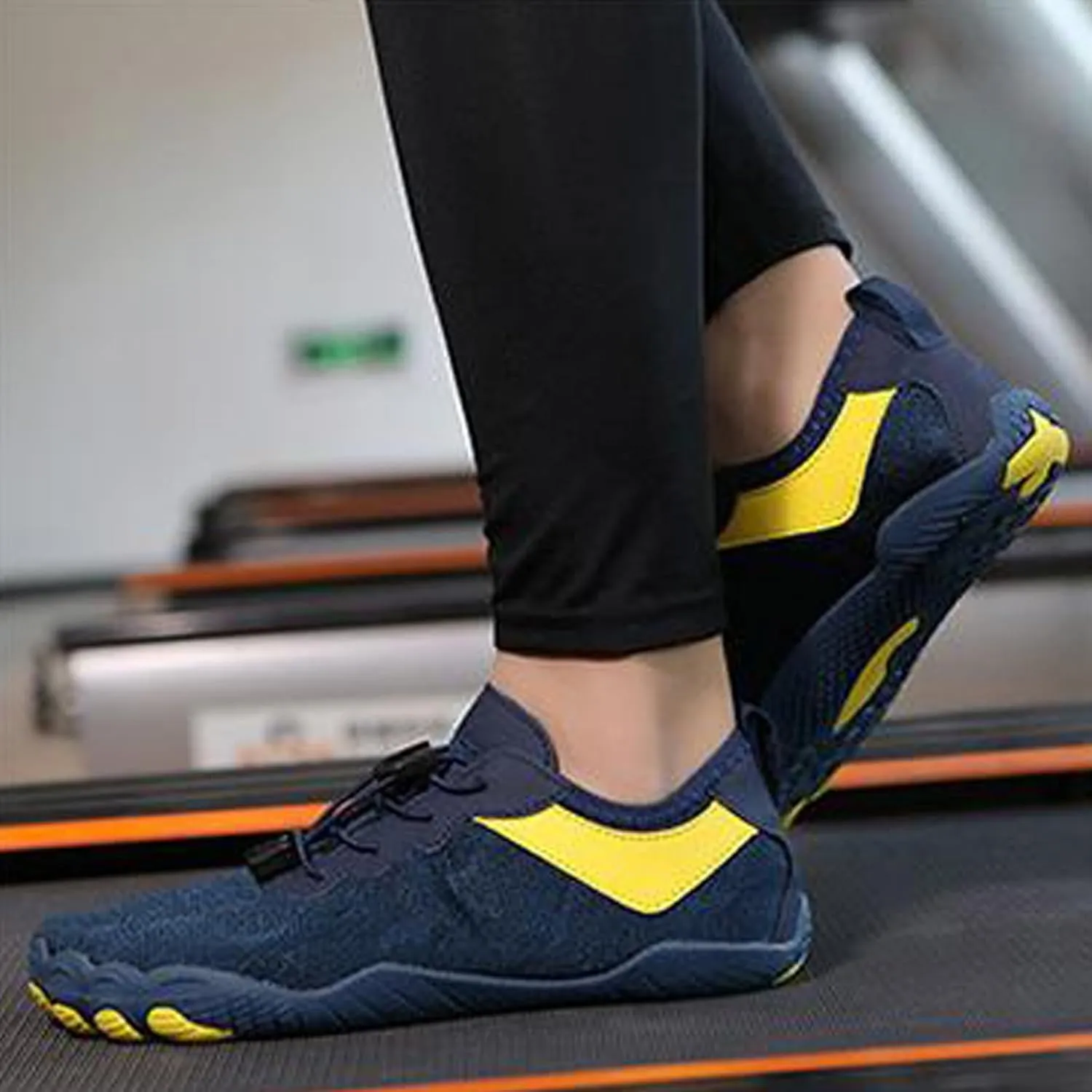 Men's Lightweight Non Slip Barefoot Shoes Breathable Comfort Walking Shoe Fashion Lightweight Sneakers for Men