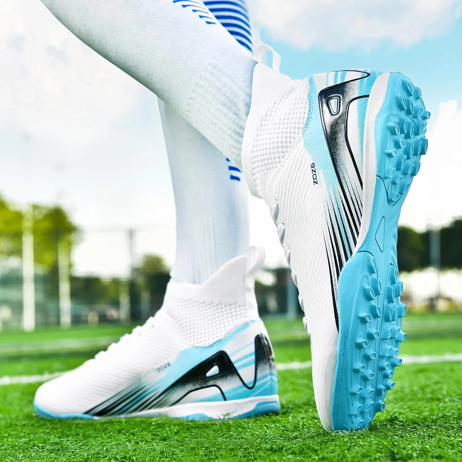 Men's Soccer Shoes Cleats Professional High-Top Athletic Turf Football Shoes Outdoor/Indoor Professional Futsal Football Training Sneakers