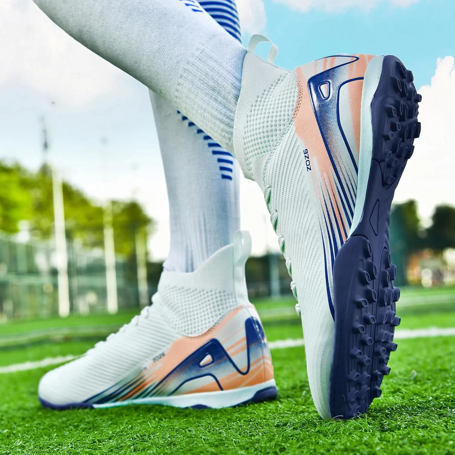 Men's Soccer Shoes Cleats Professional High-Top Athletic Turf Football Shoes Outdoor/Indoor Professional Futsal Football Training Sneakers