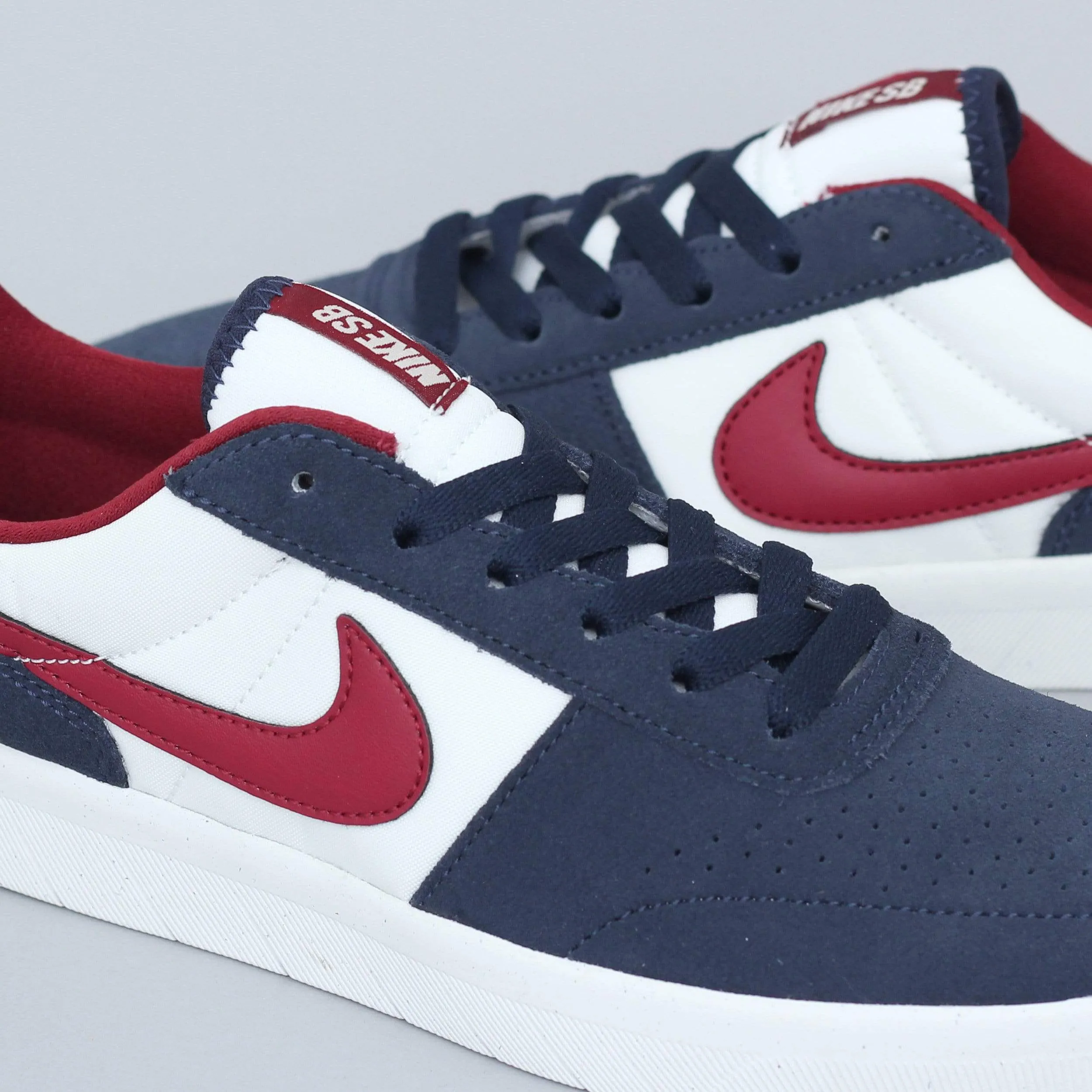 Nike SB Team Classic Shoes Obsidian / Team Red - Summit White