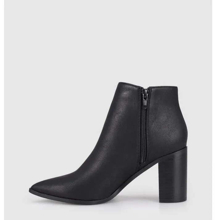 Oscar  Boot