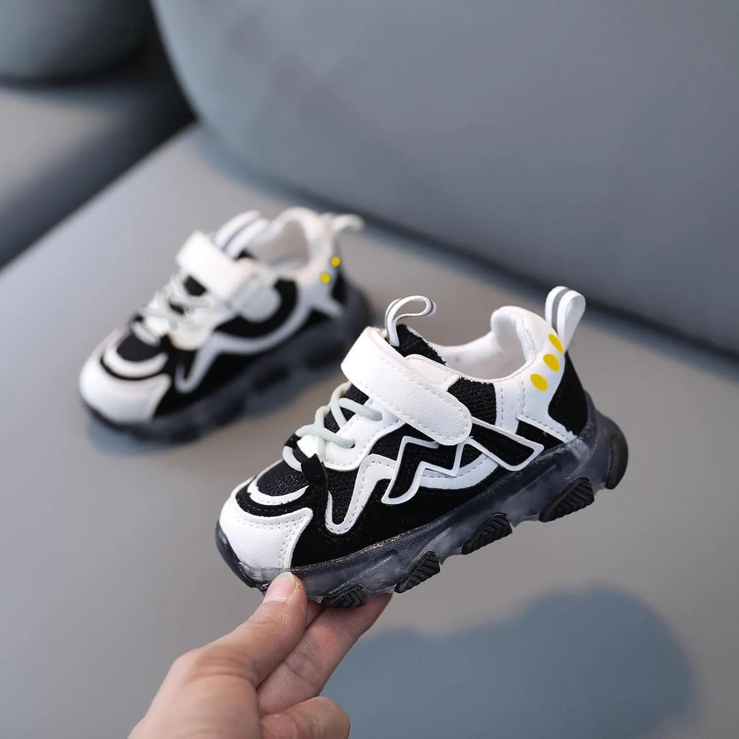 Sneakers for Girls Light Up Running Shoes with Hook and Loop Lightweight Breathable Anti-Slip LED Flashing Sneakers for Kids