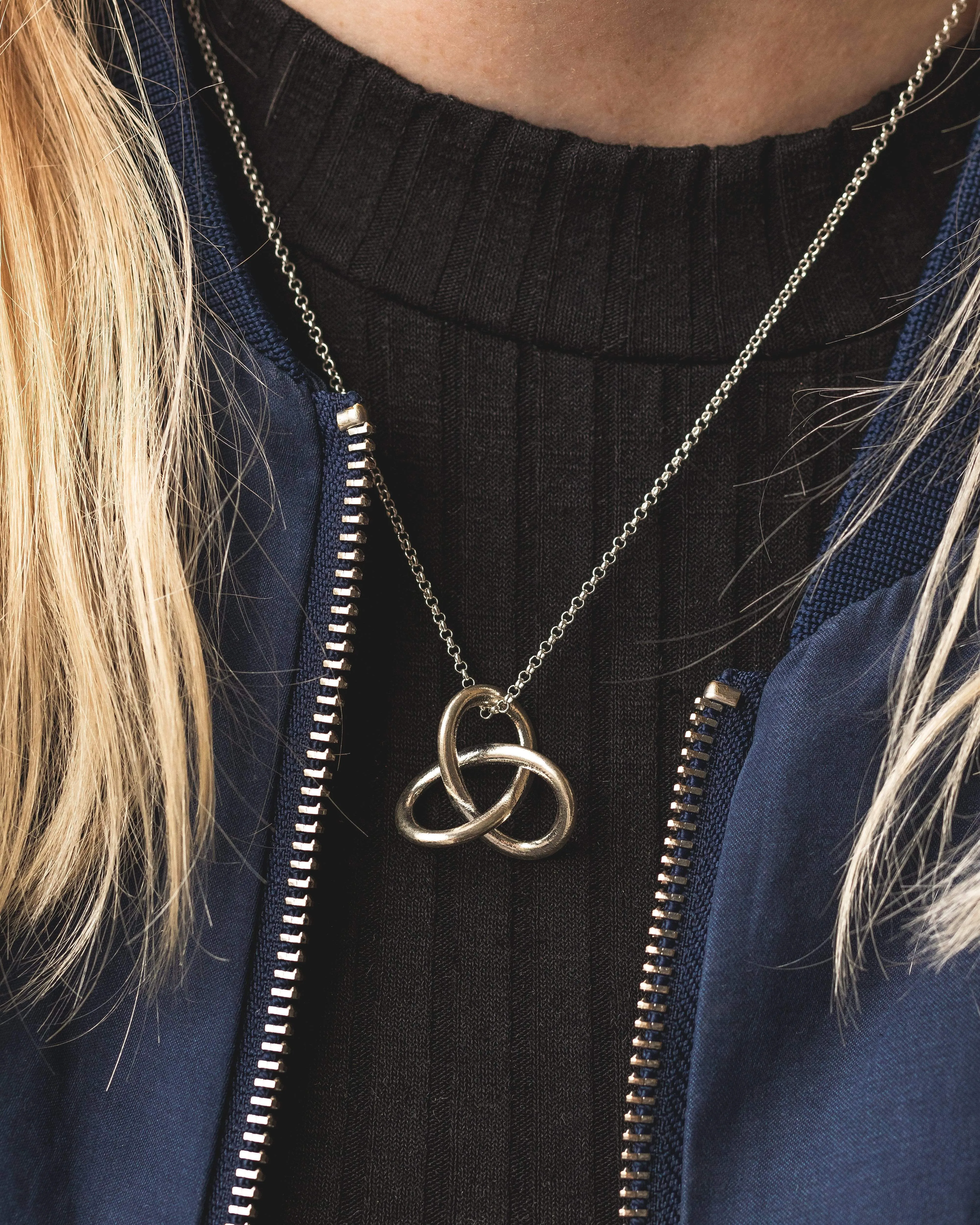 trefoil knot necklace | silver