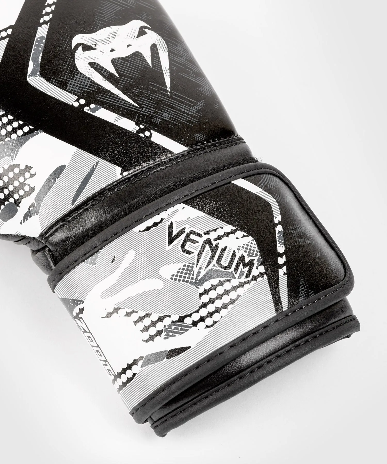 Venum Defender Contender 2.0 Boxing Gloves - Urban Camo