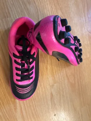VIZARI   SOCCER CLEATS Pink & Black - size Shoes:      13 & 13.5 (Little Kid)