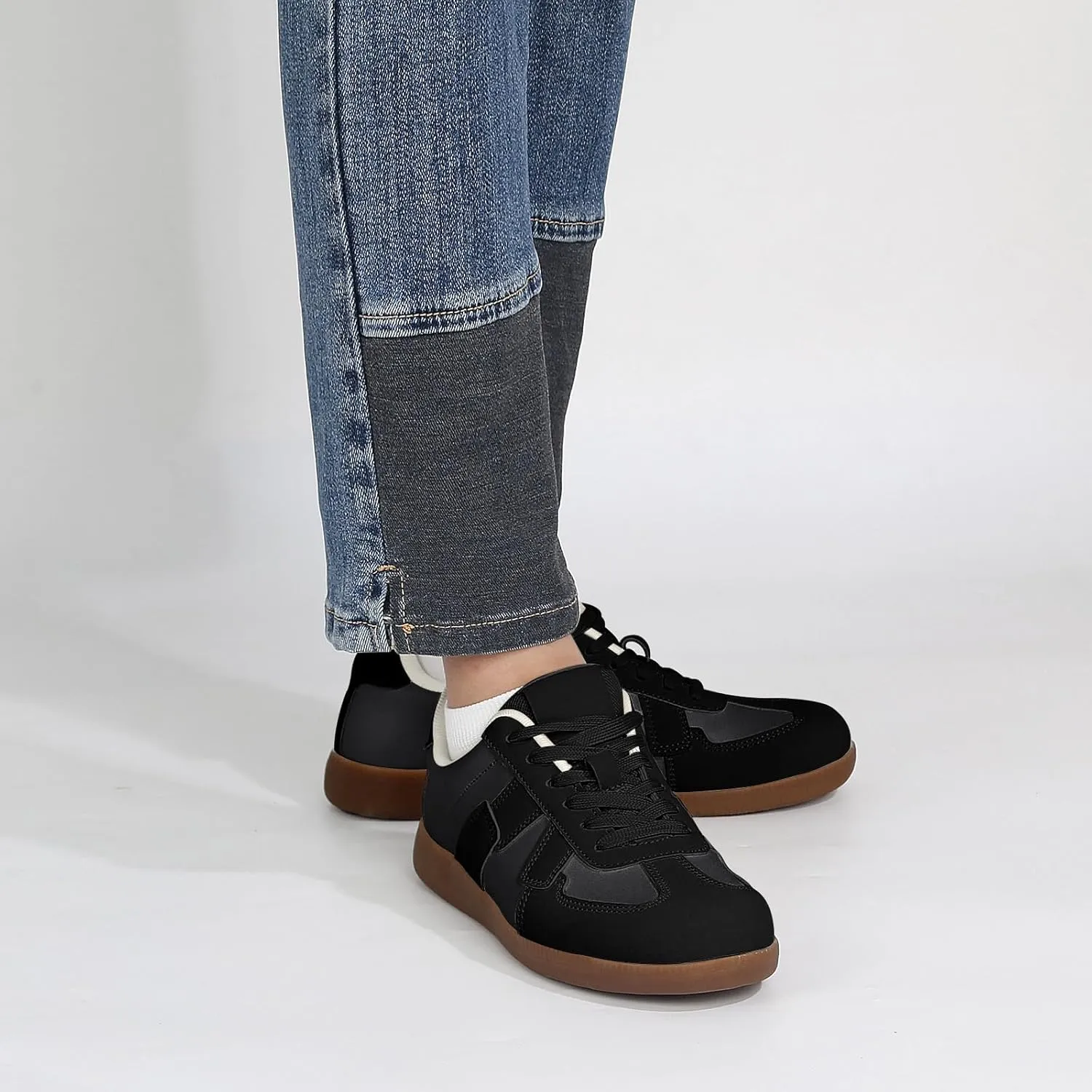 Womens Fashion Sneakers Casual Retro Walking Shoes Comfortable Lace-Up Skate Shoes with Arch Support