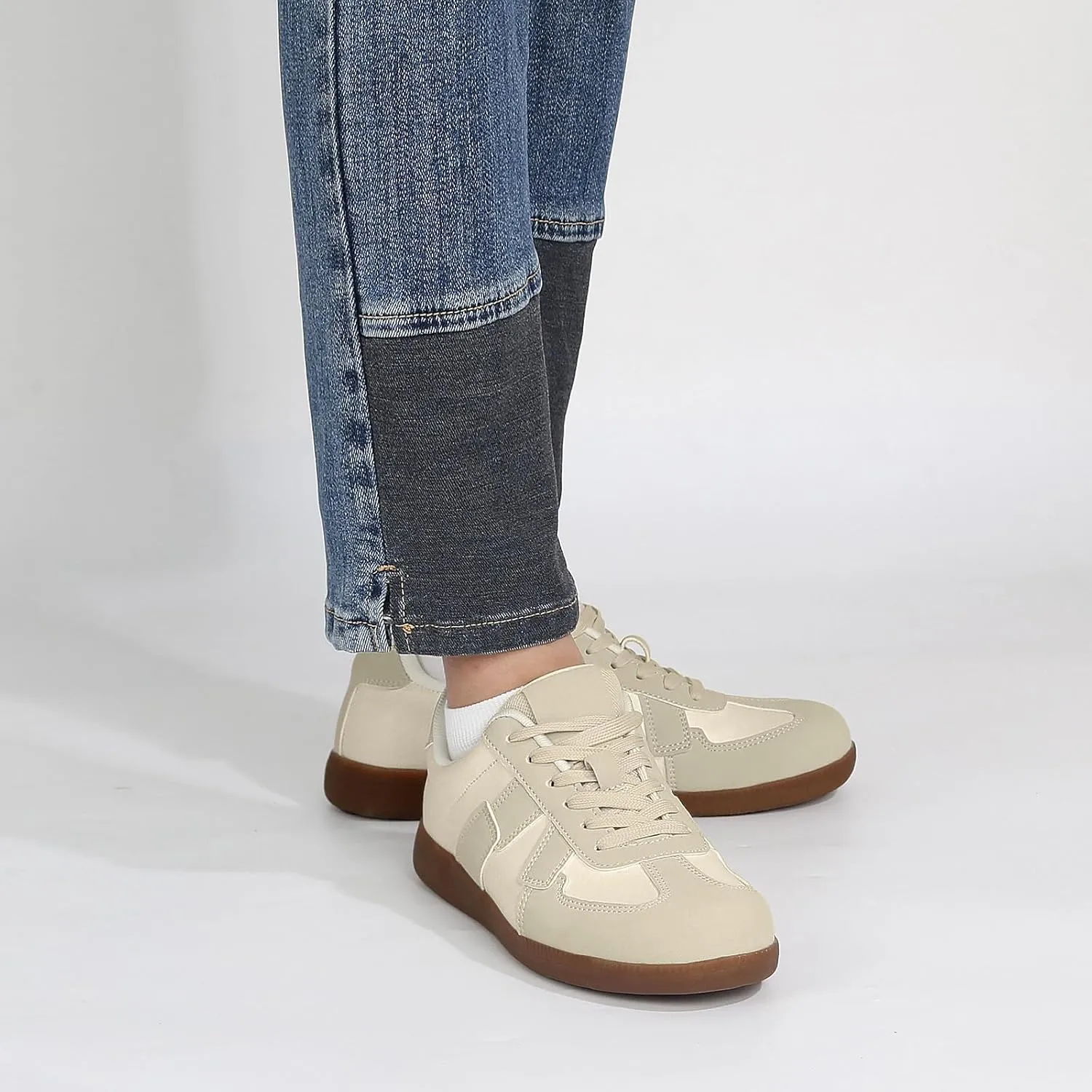 Womens Fashion Sneakers Casual Retro Walking Shoes Comfortable Lace-Up Skate Shoes with Arch Support